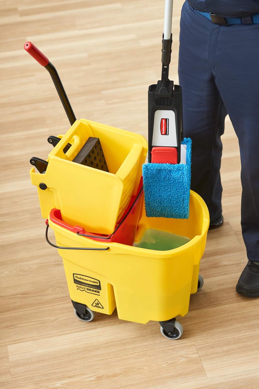 Rubbermaid Commercial Products Microfiber Adaptable Flat Mop Wringer Insert for WaveBrake Side-Press Wringers, No Assembly, for Heavy-Duty Cleaning/Hardwood/Tile/Laminated Floors