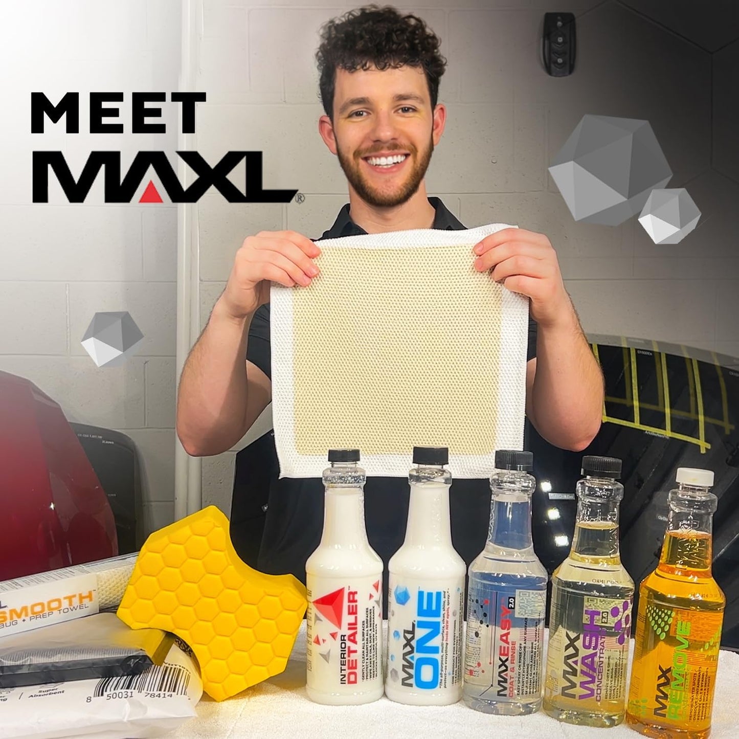 MAXLONE ™ Car Spray with Triphene® Technology, Quick Spray & Wipe All Purpose Waterless Detailer - Clean, Shine, Protect Paint, Glass, Wheels, Trim Without Pre-Washing (2, 20oz w 4 Micro Fiber Cloth)