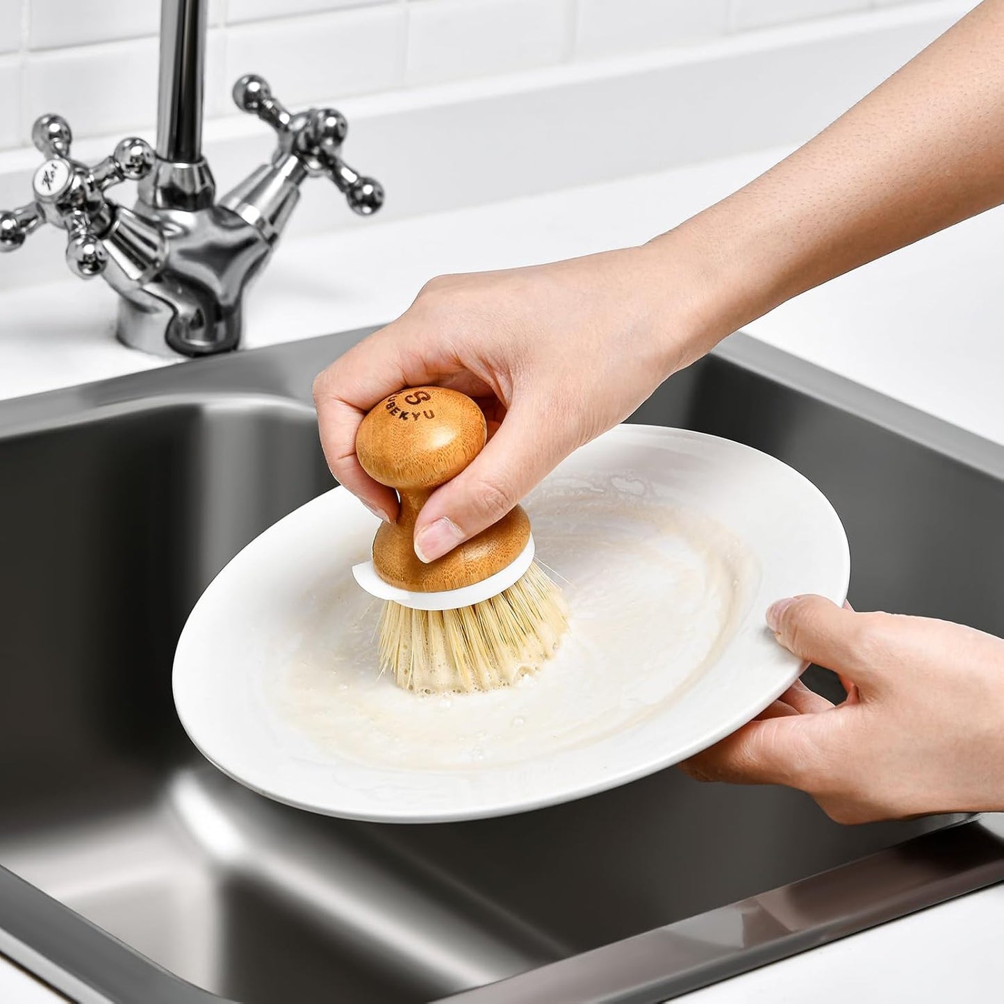 SUBEKYU Bamboo Dish Brush, Kitchen Dish Scrubber Brush, Natural Wooden Dishwashing Brush for Cleaning Dishes/Pans/Pots, Built-in Scraper, Sisal Bristles,1 Set