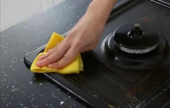idée Disposable Scouring Sheets, Scratch Resistant Cleaning, Heavy Duty Scrub for Dishes Pots Pans Cast Iron Grills and Griddles, Reusable Paper Towel, 100% PP, Yellow (1 Roll of 60 sheets)