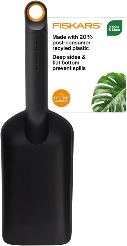Fiskars Planting Soil Scoop & Brush Set, Dual-Sided Tool for Indoor Digging & Cleanup, Narrow Rigid End & Flexible Dustpan for Potting, Soft Bristles Sweep Debris, Recycled Plastic