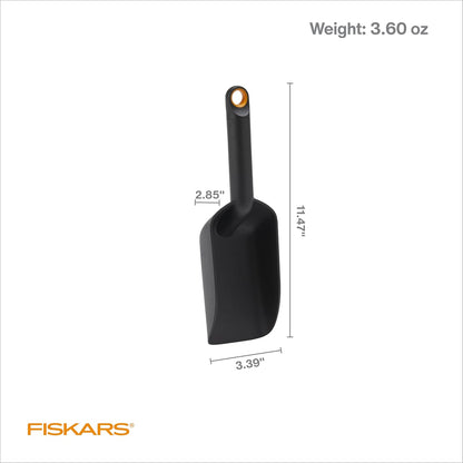 Fiskars Planting Soil Scoop & Brush Set, Dual-Sided Tool for Indoor Digging & Cleanup, Narrow Rigid End & Flexible Dustpan for Potting, Soft Bristles Sweep Debris, Recycled Plastic