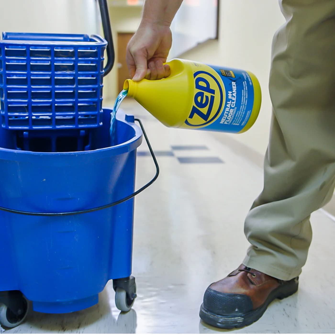 Zep Neutral PH Industrial Floor Cleaner - 1 Gallon - ZUNEUT128 - Concentrated Pro Trusted All-Purpose Floor Cleaner & Professional Sprayer Bottle 32 ounces - Up to 30 Foot Spray, Adjustable Nozzle