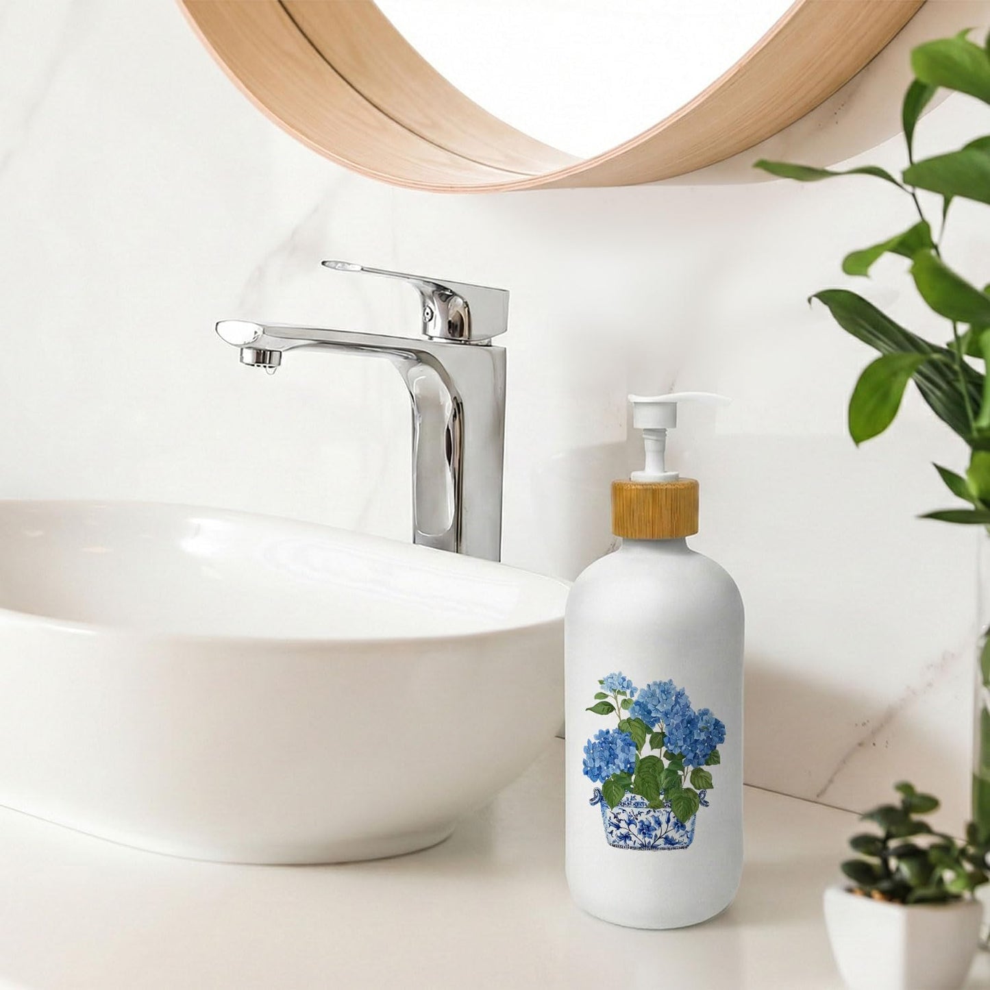 Chinoiserie Hydrangea Soap Dispenser, Blue and White Porcelain Floral Glass Dish Soap Dispenser for Kitchen, Grand Millenial Refillable Handsoap Pump Bottle for Bathroom Countertop