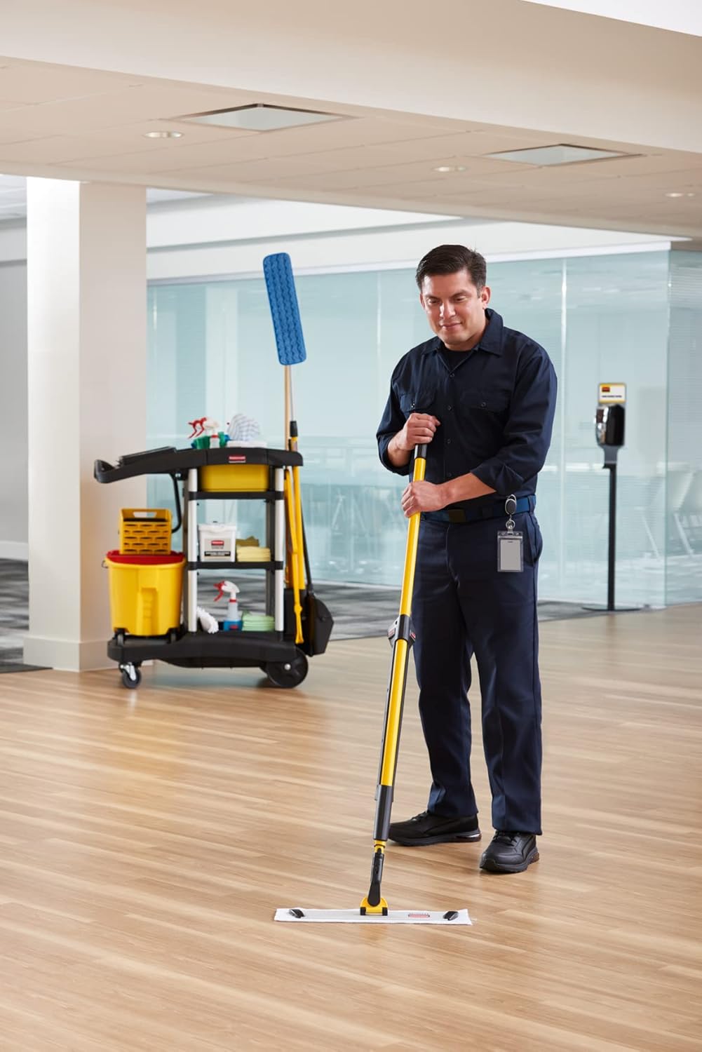 Rubbermaid Commercial Products HYGEN Pulse Single Sided Microfiber Spray Mop Kit for Hardwood/Tile/Laminated Floors Yellow Perfect for Kitchen/Lobby/Bathroom Cleaning