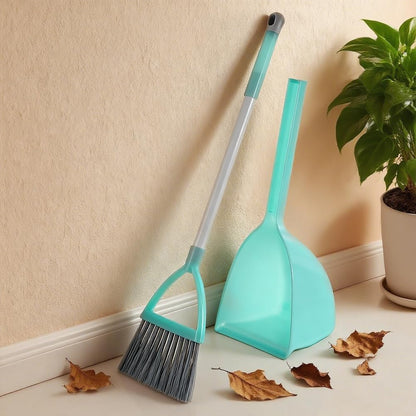 Small Broom and Dustpan Set, Household Mini Broom and Dustpan Set, Mini Broom and Cleaning Set Suitable for Various Small Areas (White)