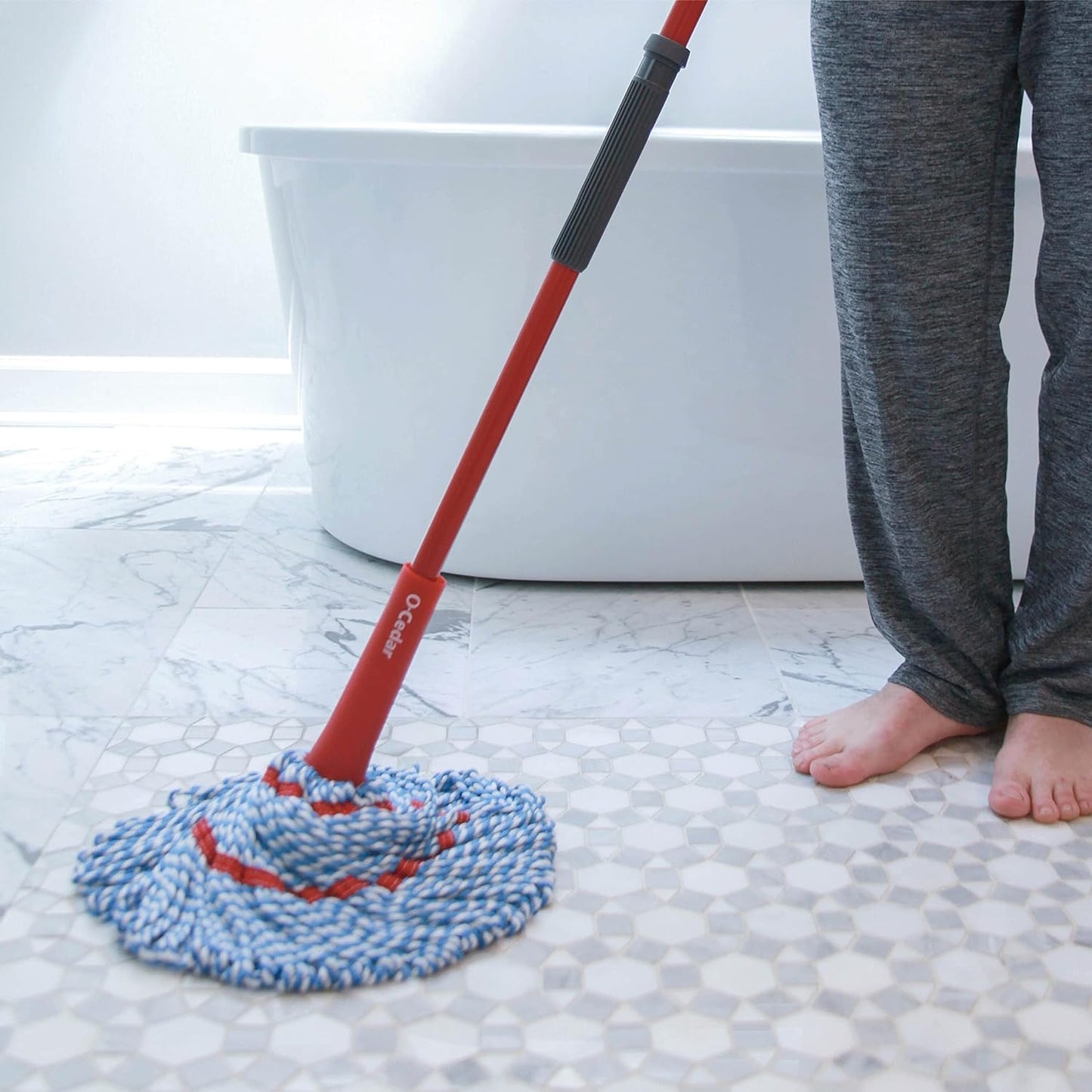O-Cedar MicroTwist MAX Microfiber Twist Mop with 1 Extra Refill | Features Hands-Free Wringing | Extra Large 18-Inch Mop Head | Safe on All Floor Types