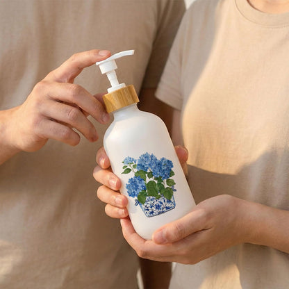 Chinoiserie Hydrangea Soap Dispenser, Blue and White Porcelain Floral Glass Dish Soap Dispenser for Kitchen, Grand Millenial Refillable Handsoap Pump Bottle for Bathroom Countertop