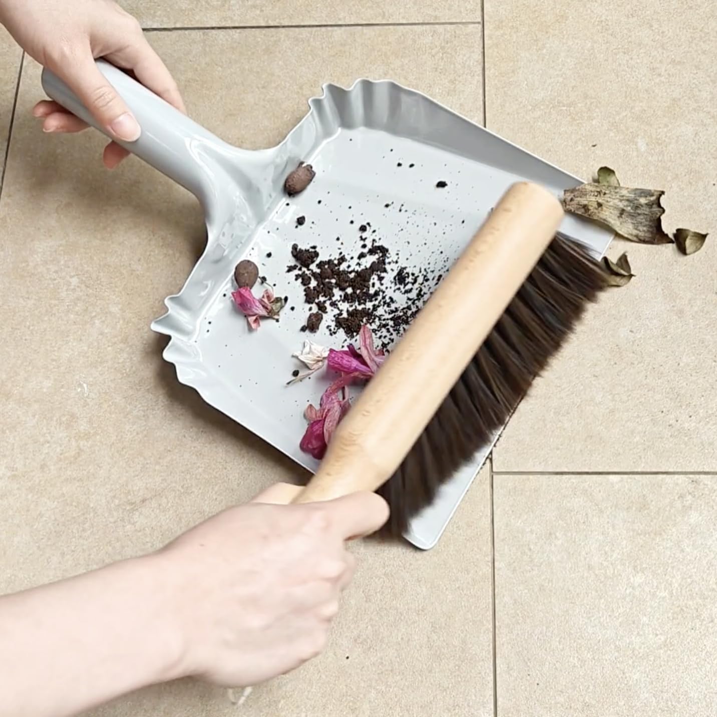Mini Metal Dustpan and Brush Set, Natural Hand Broom, Stainless Steel Dust Pan, Heat-Safe for Fireplace Ash Cleaning, Anti-Static, Eco-Friendly