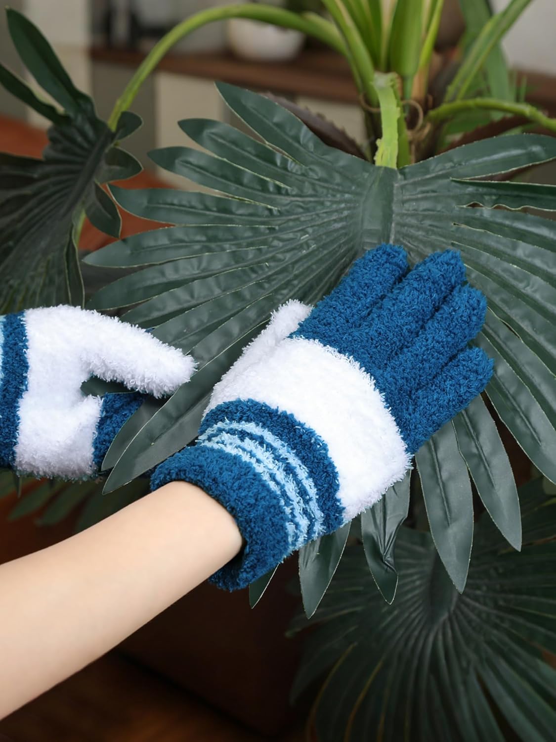 Patelai 3 Pairs Microfiber Plant Dusting Gloves Leaf Cleaning Gloves for Indoor Plants, Blinds, Furniture, House (Green Yellow,Blue,Pink,Medium)