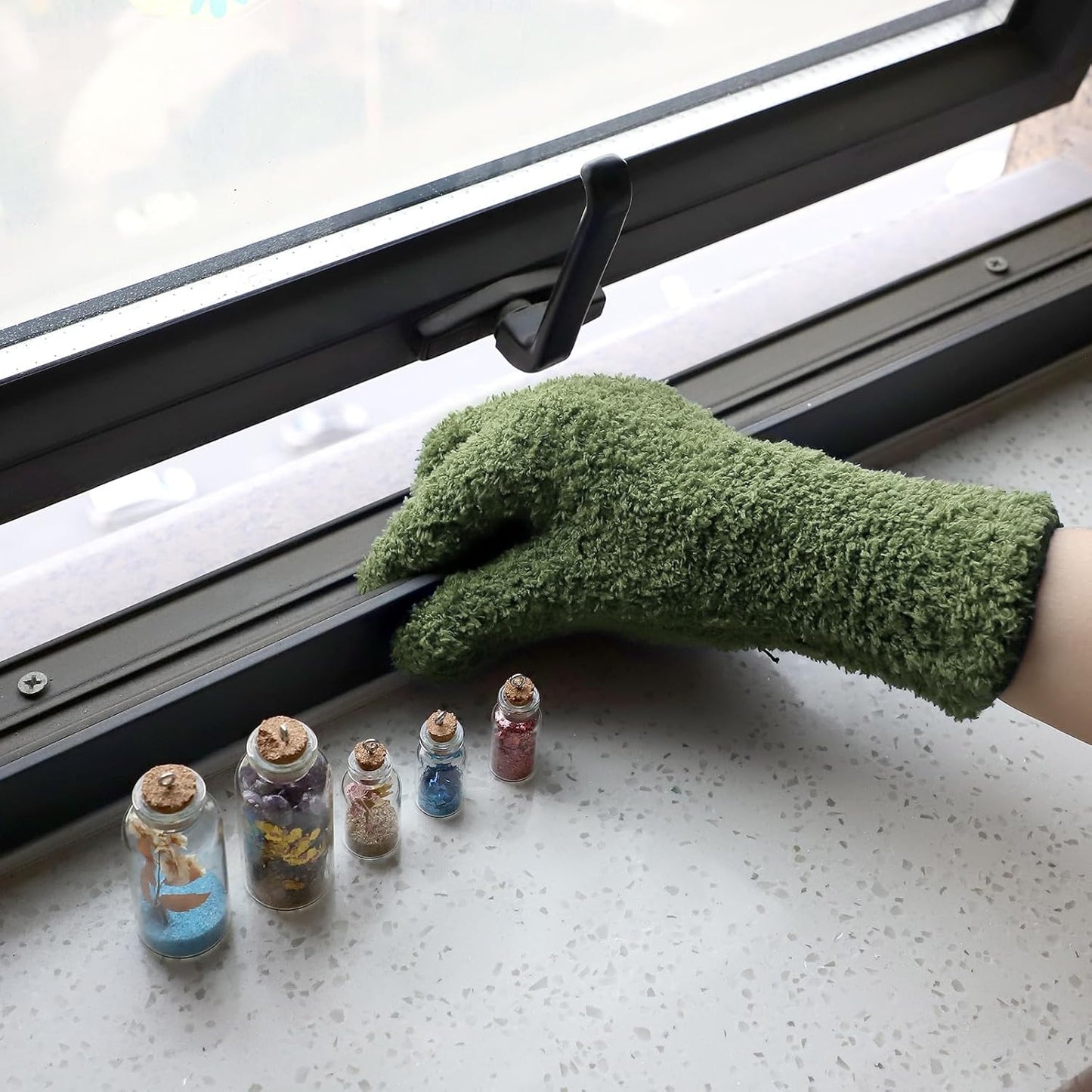 Patelai 2 Pairs Microfiber Gloves for plants Dusting Cleaning Glove Mittens House Cars Blinds Dusting(Blue, Grass Green,Large)