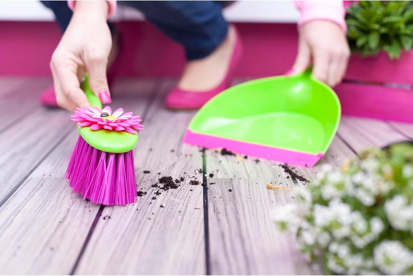 Vigar Ladybug Dust Pan and Brush Handy Set, 12-3/4-Inches, Green, Red, Black