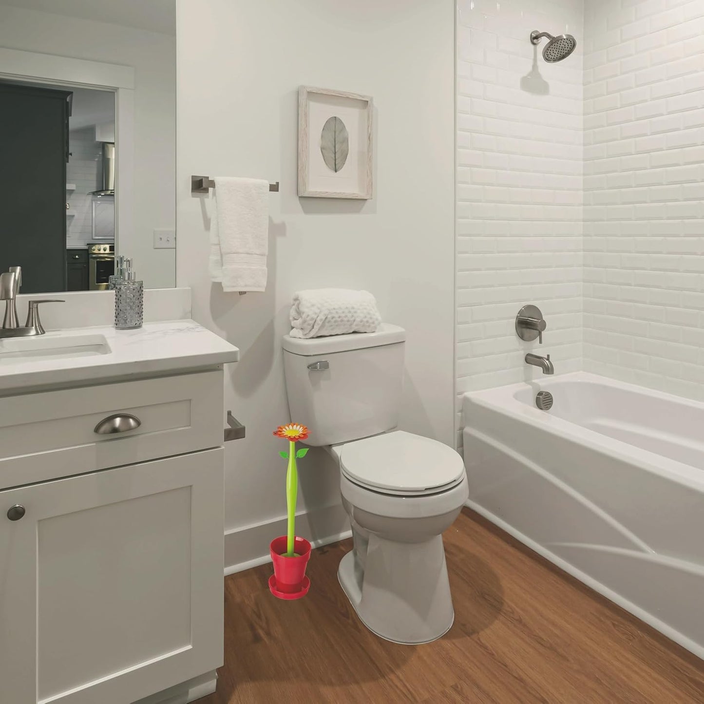 Vigar Flower Power Toilet Brush with Holder Set Toilet Brush with Daisy-shaped Handle, Flowerpot Base with Saucer Durable Bristles for Bathroom, White