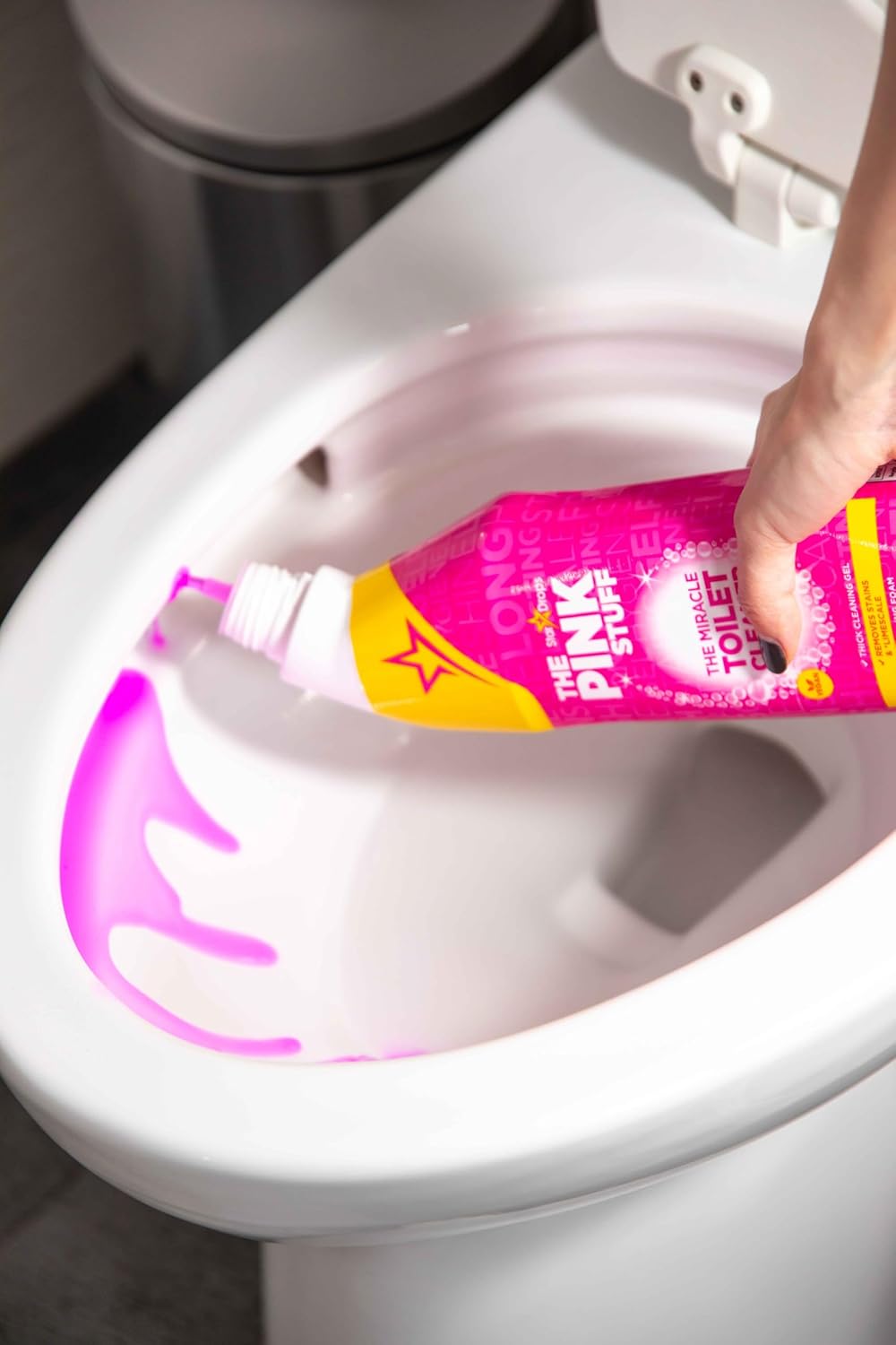 The Pink Stuff Miracle Toilet Cleaner, 750ml – Powerful Stain-Removing Gel for a Sparkling Clean Bowl – Eliminates Limescale, Tough Stains & Odors with Fresh Rhubarb Scent