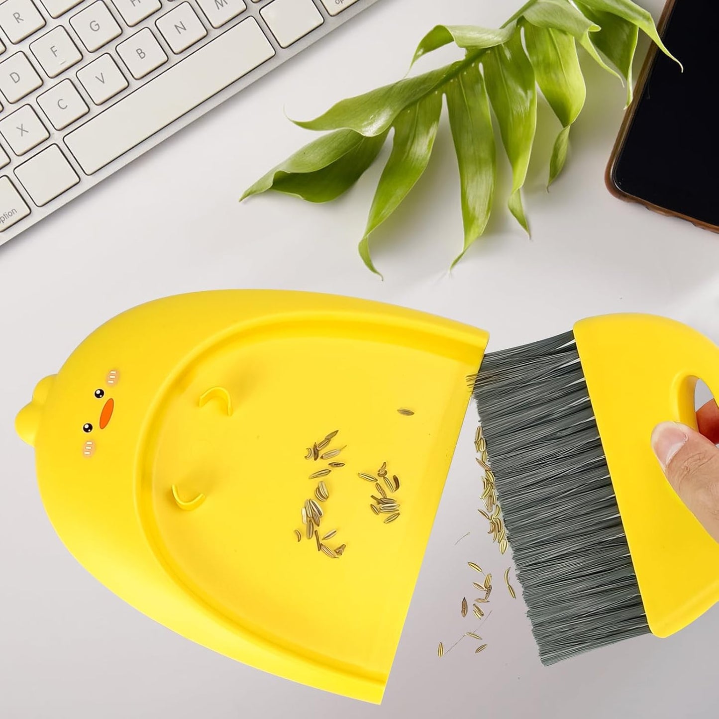 Small Broom and Dustpan Set,1pc Dust Pan and Brush Set,Cute Little Yellow Hand Mini Broom and Dustpan Set,Small dust pan Mini for Tabletop Debris,Keyboards&Clean Pet Cages Guinea Pig Cage(Chick)