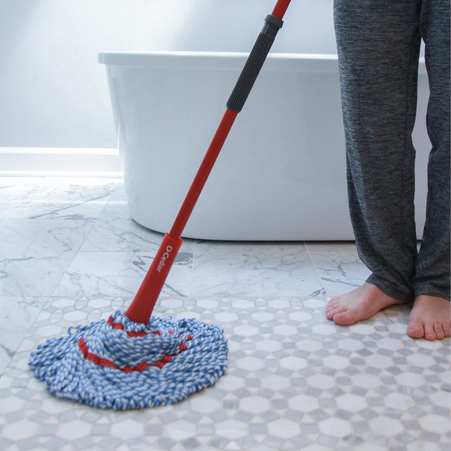O-Cedar MicroTwist MAX Microfiber Twist Mop with 1 Extra Refill | Features Hands-Free Wringing | Extra Large 18-Inch Mop Head | Safe on All Floor Types