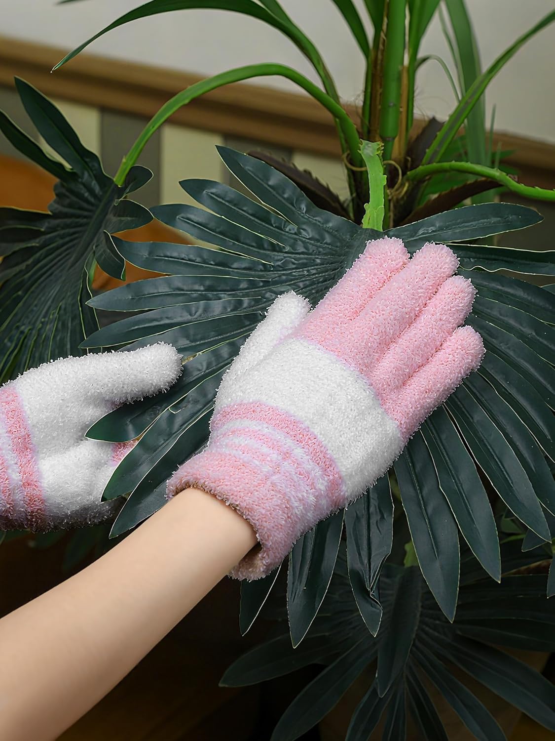 Patelai 3 Pairs Microfiber Plant Dusting Gloves Leaf Cleaning Gloves for Indoor Plants, Blinds, Furniture, House (Green Yellow,Blue,Pink,Medium)