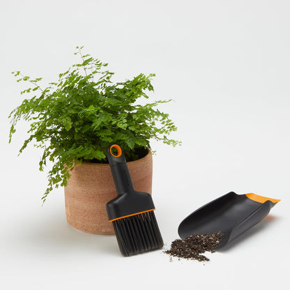Fiskars Planting Soil Scoop & Brush Set, Dual-Sided Tool for Indoor Digging & Cleanup, Narrow Rigid End & Flexible Dustpan for Potting, Soft Bristles Sweep Debris, Recycled Plastic