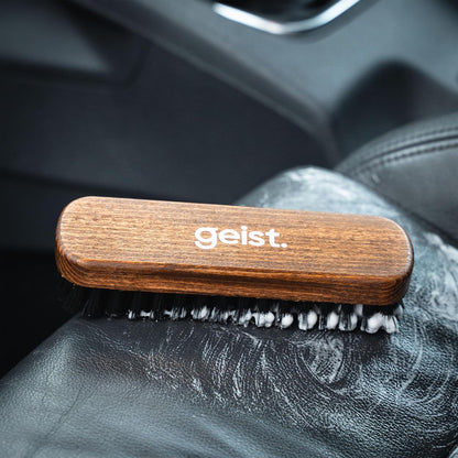 Geist. Leather & Upholstery Cleaning Brush Medium | To clean car seats, leather sofas, and alcantara | For car interiors, furniture, boots, shoes, bags and more