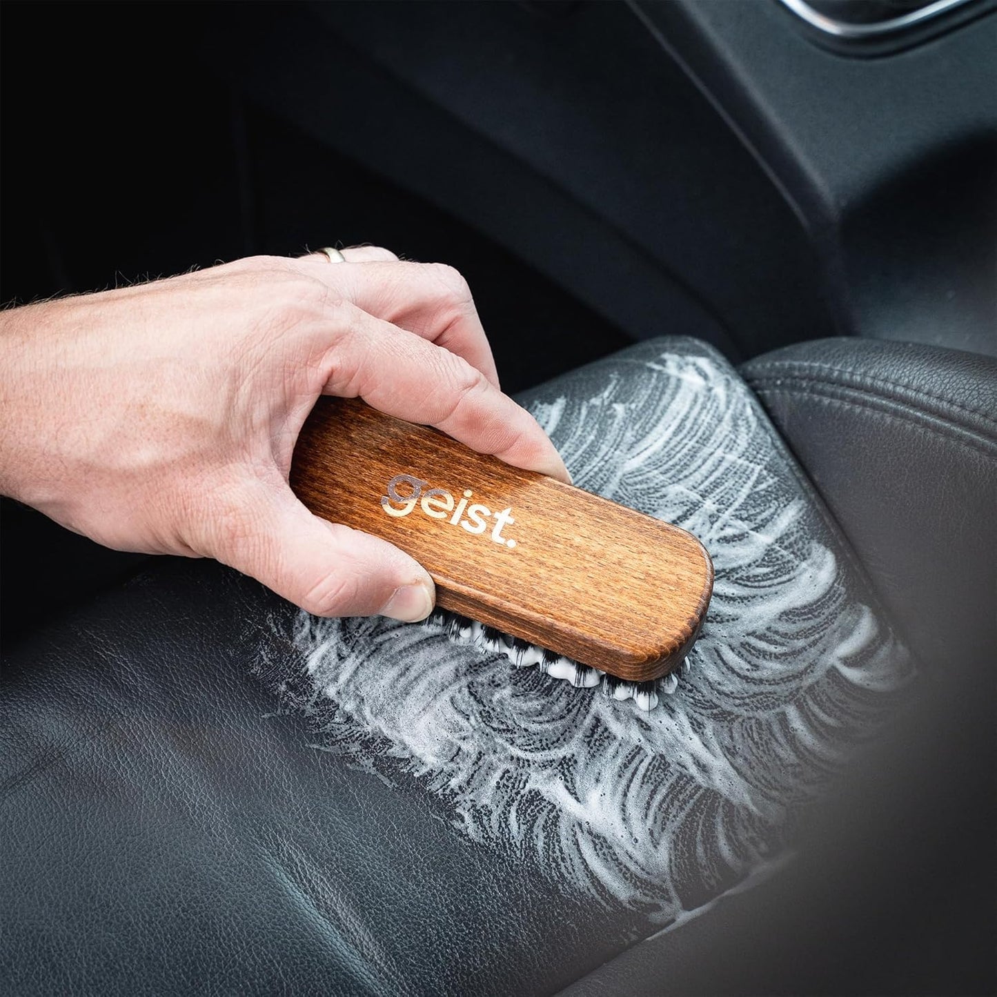 Geist. Leather & Upholstery Cleaning Brush Medium | To clean car seats, leather sofas, and alcantara | For car interiors, furniture, boots, shoes, bags and more
