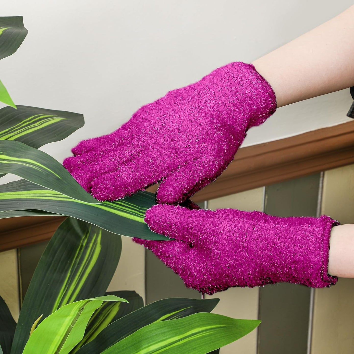 Patelai 3 Pairs Microfiber Plant Dusting Gloves Leaf Cleaning Gloves for Indoor Plants, Blinds, Furniture, House (Green Yellow,Blue,Pink,Medium)