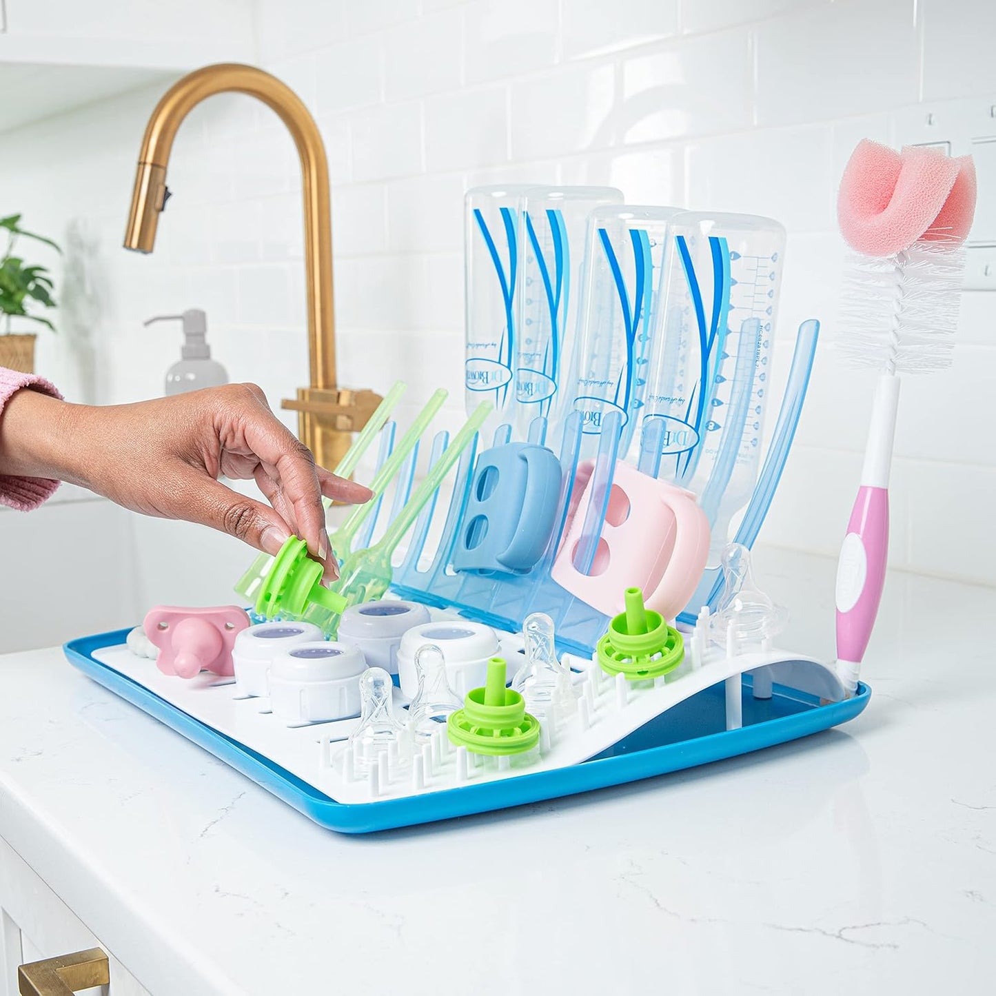Dr. Brown's Reusable Sponge Baby Bottle Cleaning Brush with Suction Cup Stand, Scrubber and Nipple Cleaner, Pink 1-Pack