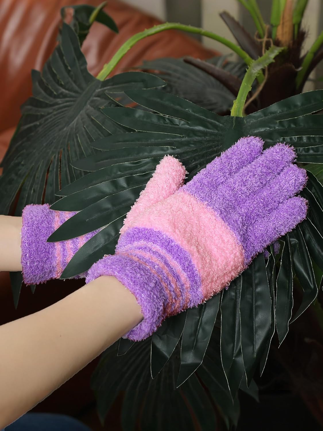 Patelai 3 Pairs Microfiber Plant Dusting Gloves Leaf Cleaning Gloves for Indoor Plants, Blinds, Furniture, House (Green Yellow,Blue,Pink,Medium)