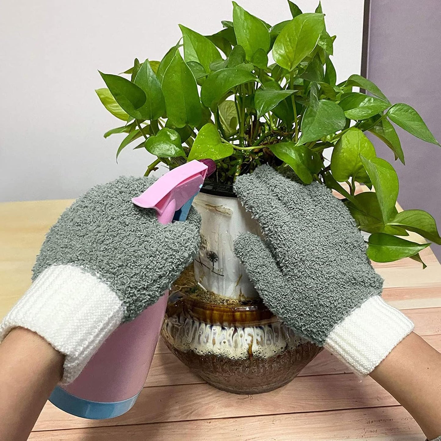 MIG4U Microfiber Dusting Gloves House Cleaning Glove for Blinds, Windows, Shutters, Furniture, and Car, Reusable Lint-Free Pink 1 Pair S/M