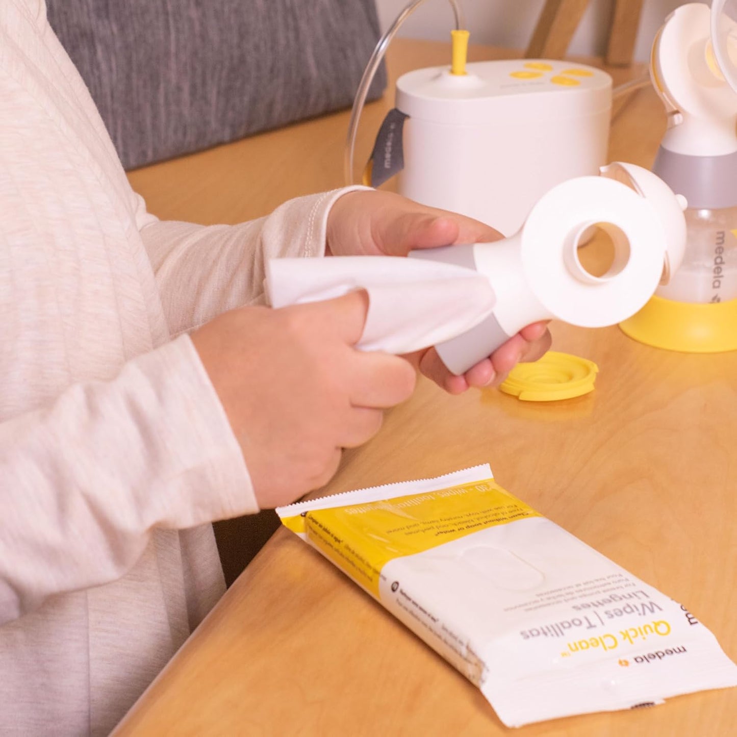 Medela Quick Clean Breast Pump and Accessory Sanitizer Spray Safe No Rinse Breastpump Sterilizer Eliminates 99.9 of Common Bacteria and Germs 8 Fluid Ounces, Clear
