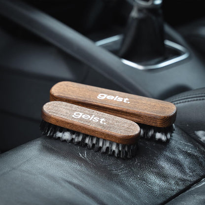 Geist. Leather & Upholstery Cleaning Brush Medium | To clean car seats, leather sofas, and alcantara | For car interiors, furniture, boots, shoes, bags and more