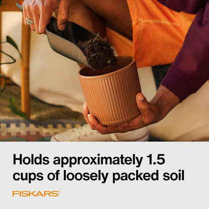 Fiskars Planting Soil Scoop & Brush Set, Dual-Sided Tool for Indoor Digging & Cleanup, Narrow Rigid End & Flexible Dustpan for Potting, Soft Bristles Sweep Debris, Recycled Plastic