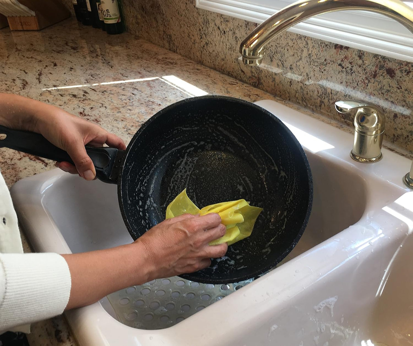 idée Disposable Scouring Sheets, Scratch Resistant Cleaning, Heavy Duty Scrub for Dishes Pots Pans Cast Iron Grills and Griddles, Reusable Paper Towel, 100% PP, Yellow (1 Roll of 60 sheets)