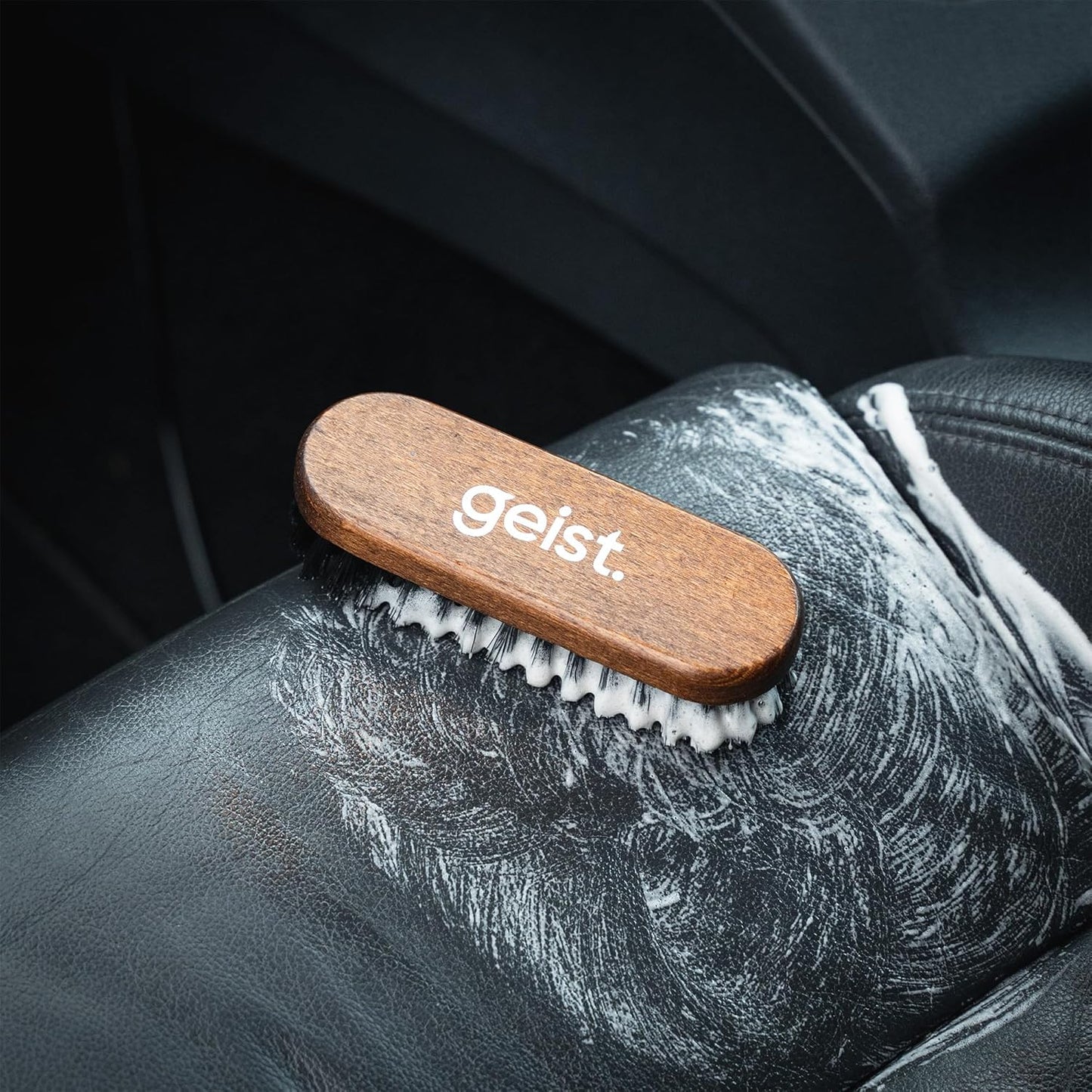 Geist. Leather & Upholstery Cleaning Brush Medium | To clean car seats, leather sofas, and alcantara | For car interiors, furniture, boots, shoes, bags and more